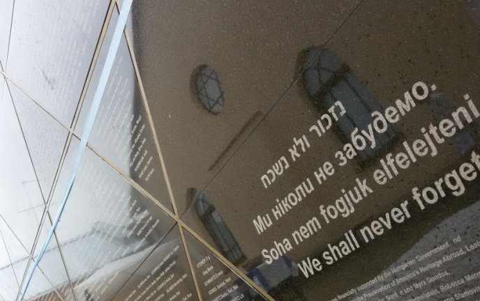 У Берегові відкрили пам’ятник жертвам Голокосту – 02 У Берегові відкрили пам’ятник жертвам Голокосту – 02