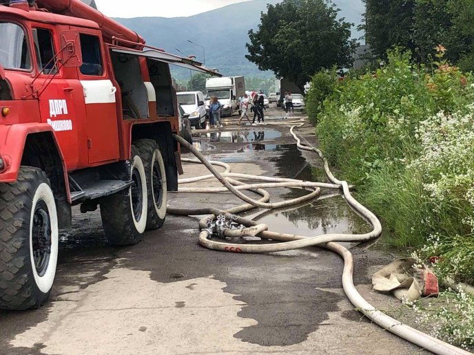 В Хусті масштабна пожежа: оприлюднено відео з місця події – 09 В Хусті масштабна пожежа: оприлюднено відео з місця події – 09