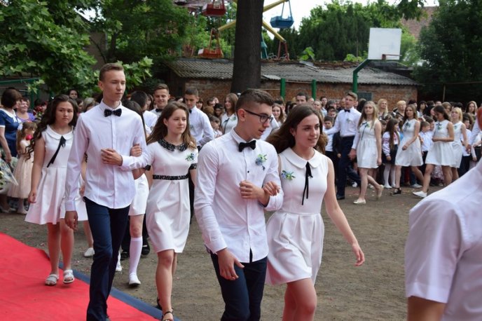 У школах Мукачева пролунав останній дзвінок – 77