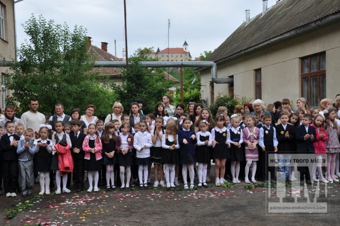 Свято "Останнього дзвоника" зібрало у Мукачівській ЗОШ №7 багато гостей (ФОТОРЕПОРТАЖ) – 43