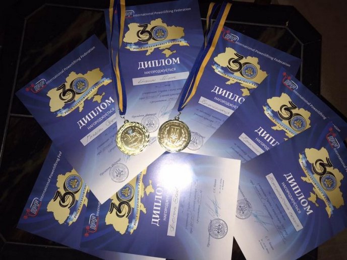 Мукачівські спортсмени вибороли три «золоті» нагороди на чемпіонаті України з жиму лежачи – 02