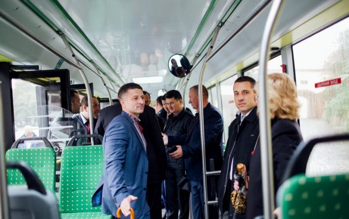 Вулицями Ужгорода їздив новий 100-місний автобус – 13
