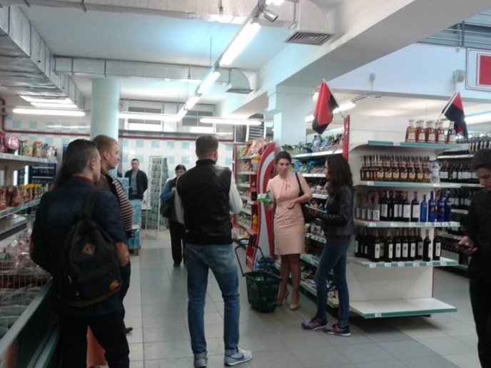 Ревізори "Нового каналу" стурбовані станом супермаркету "Вопак" у Хусті – 05