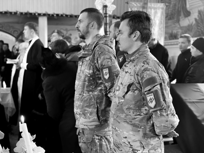 Мукачівщина попрощалася з Героєм, який повернувся із заробітків, щоб захищати Україну – 03