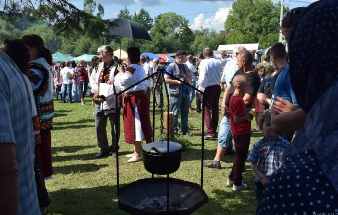 На Рахівщині відбувся гастрономічний фестиваль "Апшанська смаженина" – 06