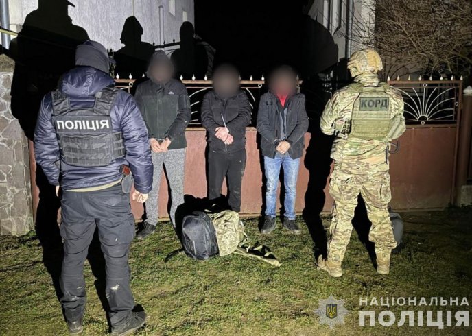 Послуги коштували від 10 тисяч доларів: що коїлось на Закарпатті – 01 На Закарпатті викрили переправника