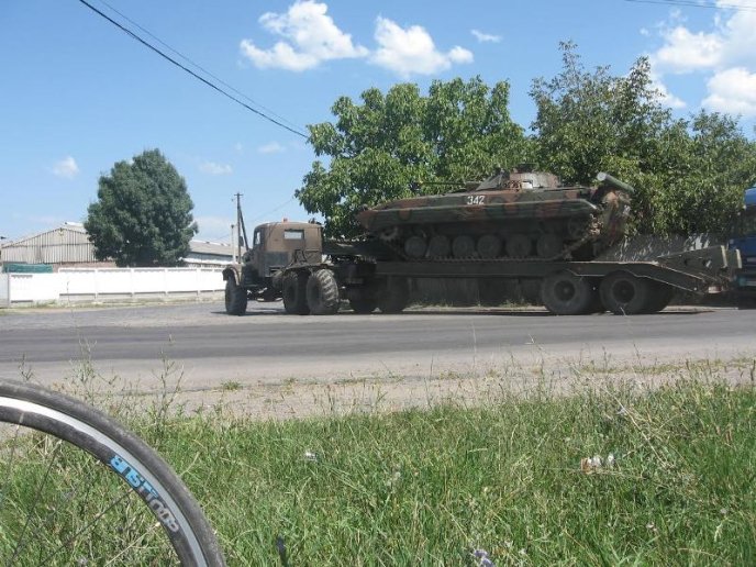 Мукачівці скаржаться на рух вантажівок, через який руйнуються дороги та будинки – 04