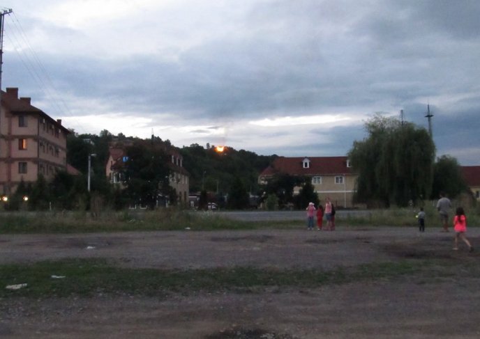 Масштабна пожежа в Ужгороді: згорів будинок, побудований над мікрорайоном Шахта – 01