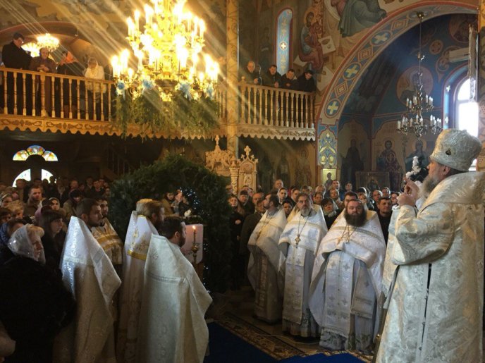 У третій день Різдва владика Феодор відправив Літургію у Ракошинському монастирі – 02