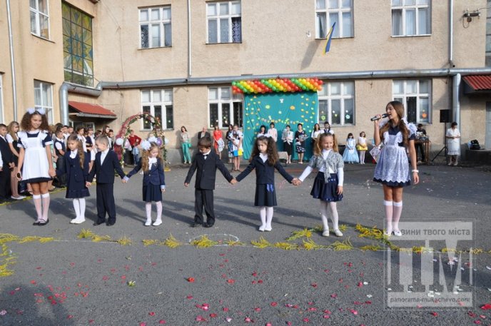 У Мукачівській ЗОШ №7 відбулось урочисте свято Першого дзвоника (ФОТОРЕПОРТАЖ) – 21