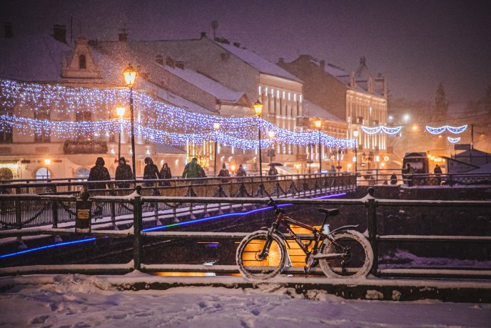 Неймовірна краса: у мережі опубліковано ранкові фото засніженого Ужгорода – 07