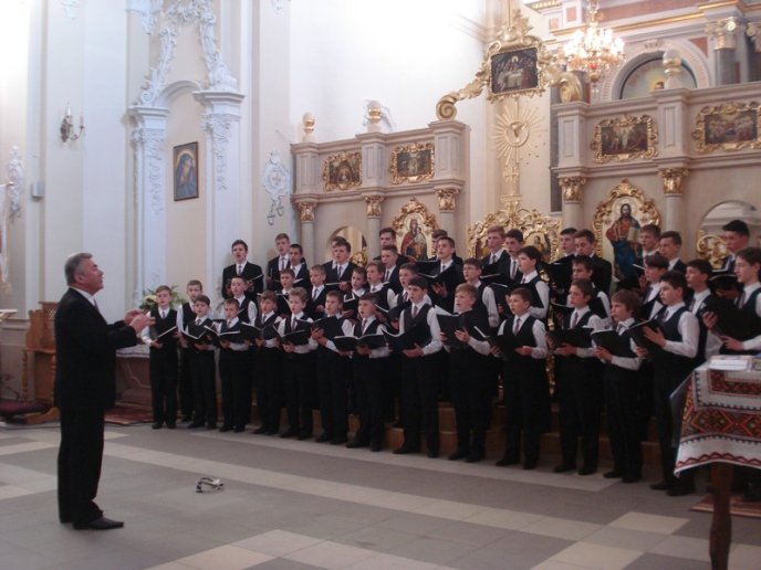 Навчальний рік Мукачівська хорова школа хлопчиків та юнаків завершила цікавими мистецькими акціями – 05