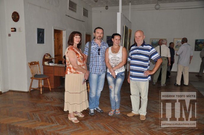 У Мукачеві відкрилась виставка картин до Дня Незалежності України (ФОТОРЕПОРТАЖ) – 23