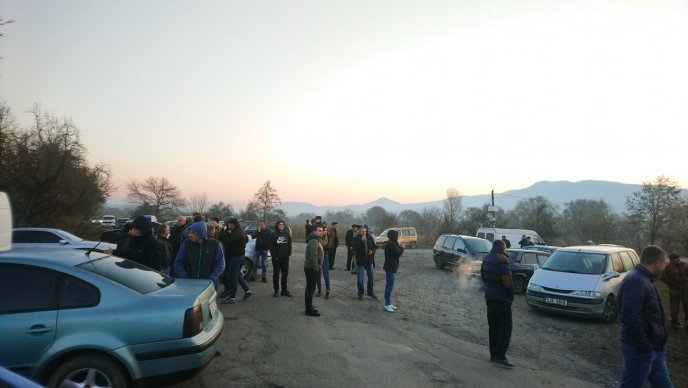 Вранці на Іршавщині перекривали дорогу – 01