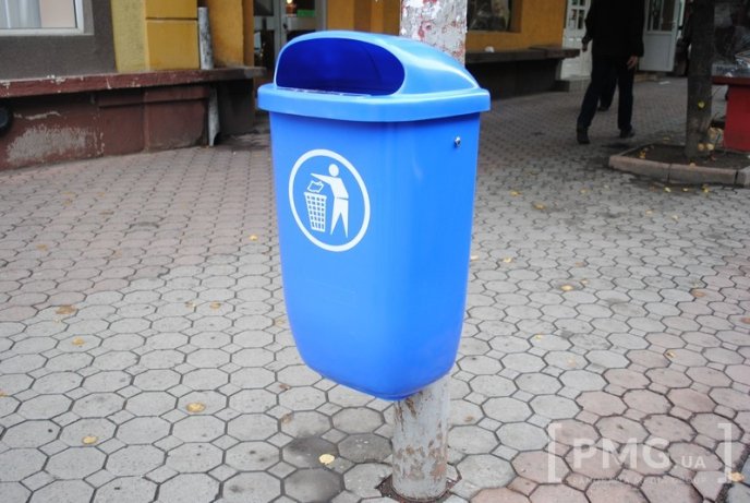 Сміттєві баки європейського зразка встановлюють у Мукачеві – 03