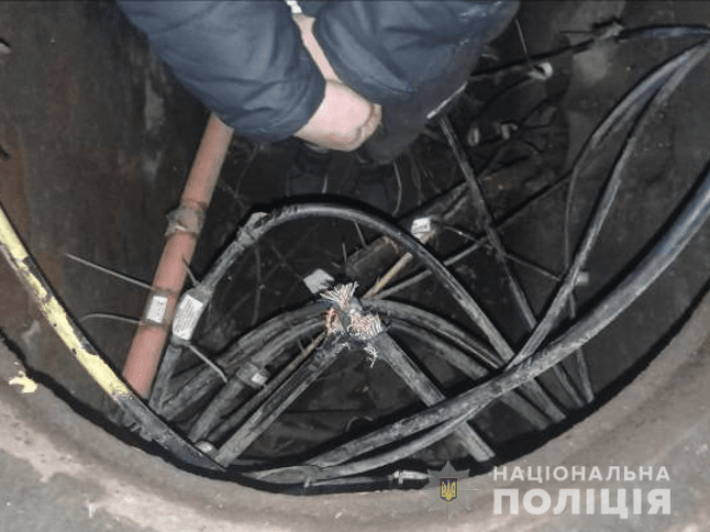 Поліцейські показали, що вночі накоїв 18-річний хлопець у Мукачеві – 03 Поліцейські показали, що вночі накоїв 18-річний хлопець у Мукачеві – 03