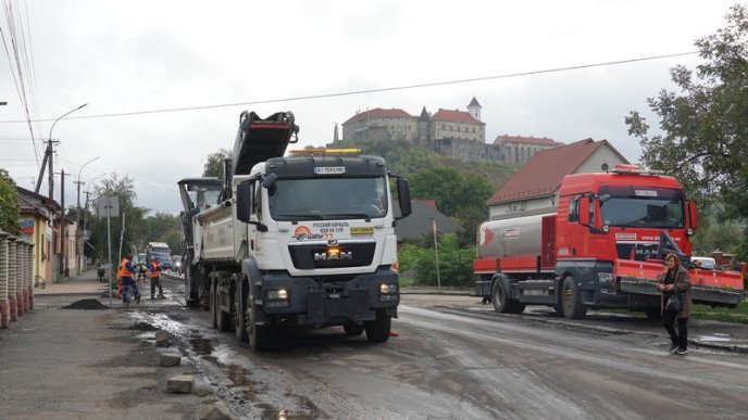 У Мукачеві почали ремонтувати одну з найгірших доріг міста – 03