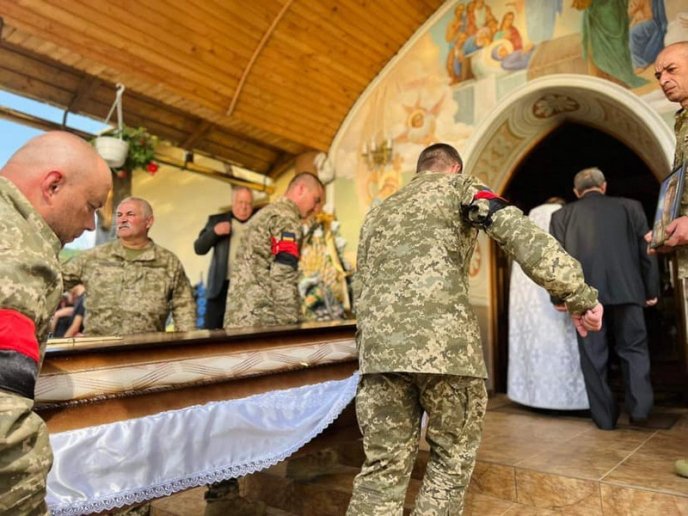 У селі на Мукачівщині поховали військового – 01