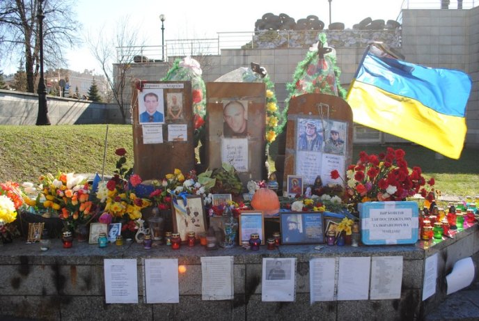 Один день з життя Майдану: на що перетворилась центральна площа України за місяць після революції (ФОТОРЕПОРТАЖ) – 43