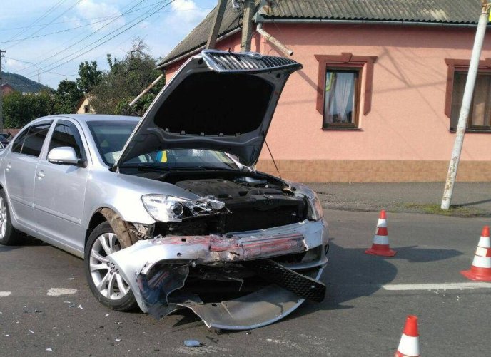 У Мукачеві стались дві ДТП: є потерпілі – 01 У Мукачеві стались дві ДТП: є потерпілі – 01