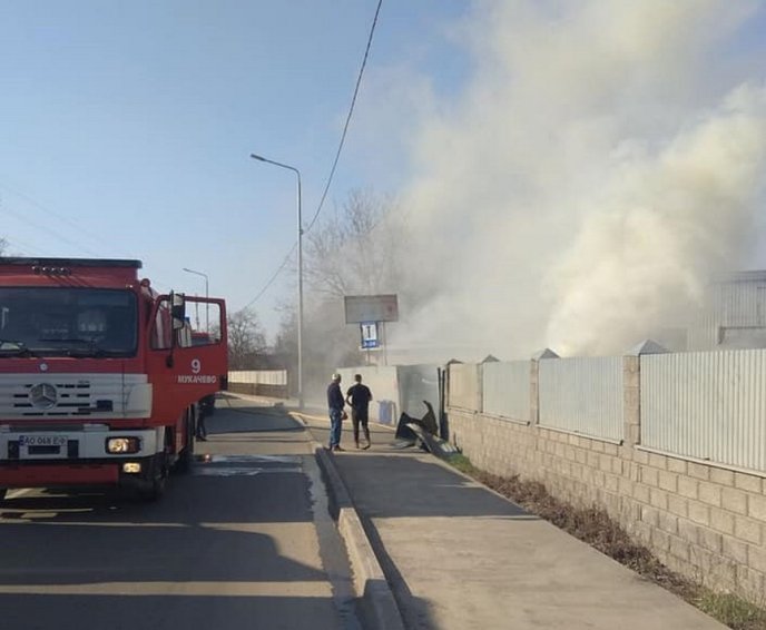 Один з мікрорайонів Мукачева накрив дим: що сталося – 01