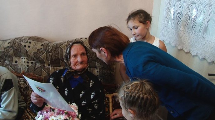 Закарпатка в 101-й день свого народження отримала великий подарунок – 04