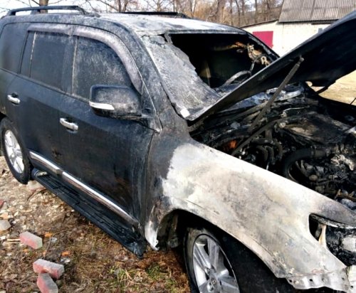 У Нижній Апші горів позашляховик "Toyota Land Cruiser" – 02 У Нижній Апші горів позашляховик "Toyota Land Cruiser" – 02