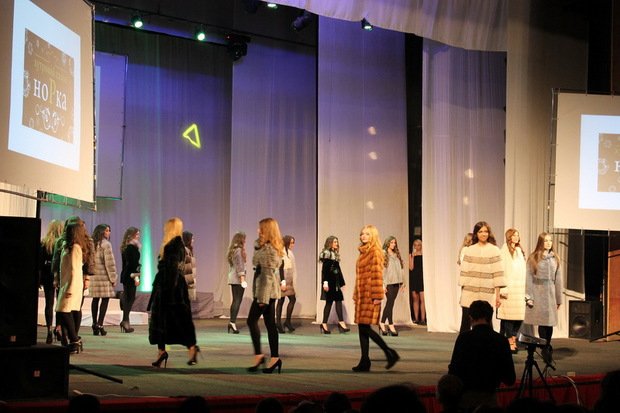 Титул найгарнішої студентки УжНУ виборола Аліса Конончук (ФОТО) – 06