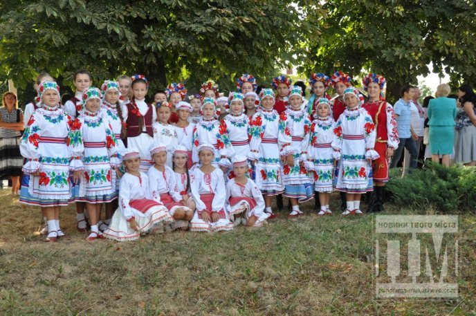 День Незалежності України у Мукачеві відзначили масштабним парадом вишиванок (ФОТОРЕПОРТАЖ) – 10