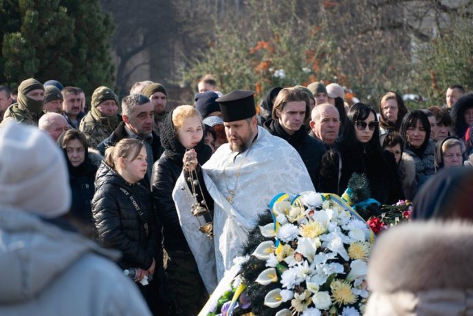 Залишилися батьки, дружина, донька: на Закарпатті поховали військового – 02