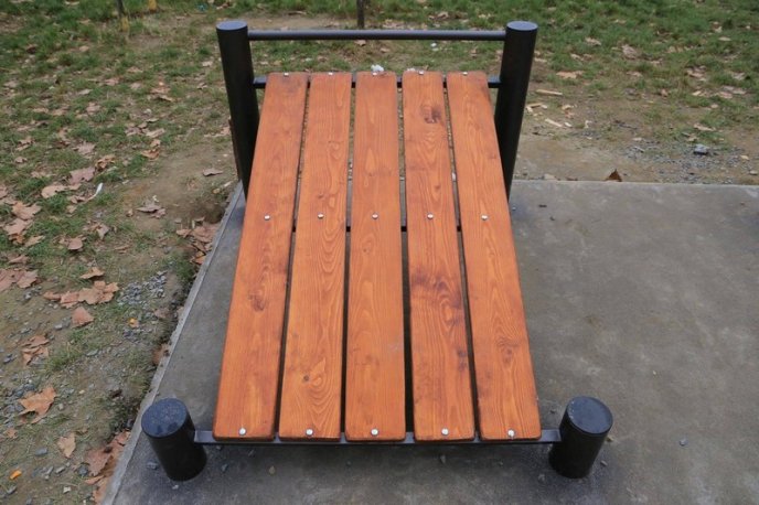 У Мукачеві колишні учні облаштували на території школи спортивний майданчик – 03