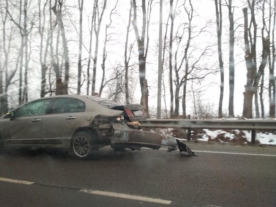 На трасі "Київ-Чоп" зіткнулися 4 машини. За кермом однієї з них була закарпатка – 04