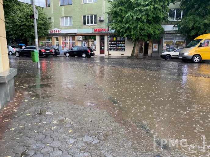 Вулиці Мукачева затопило після потужної зливи – 10