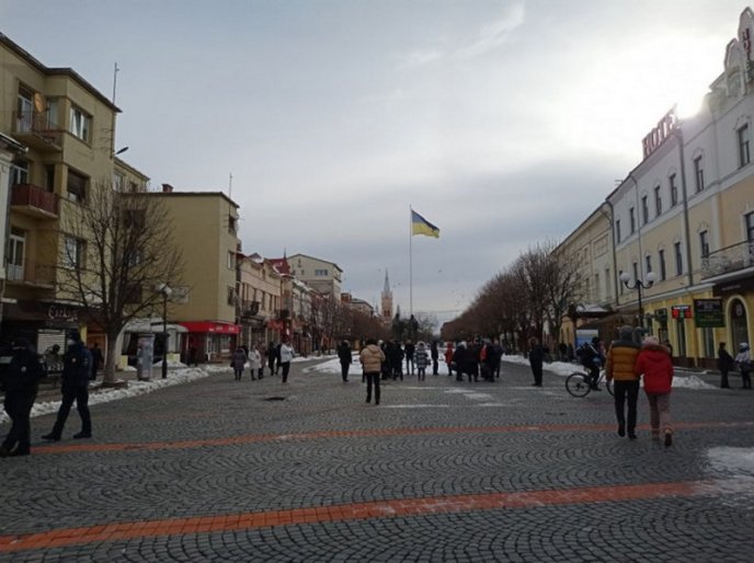 Близько сотні мукачівців вийшли на акцію протесту – 01 Близько сотні мукачівців вийшли на акцію протесту – 01