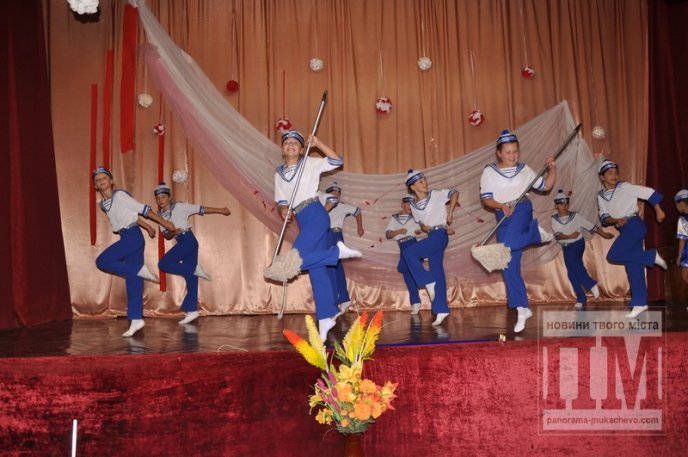 У міському Будинку школярів вітали ветеранів педагогічної ниви (ФОТО) – 29