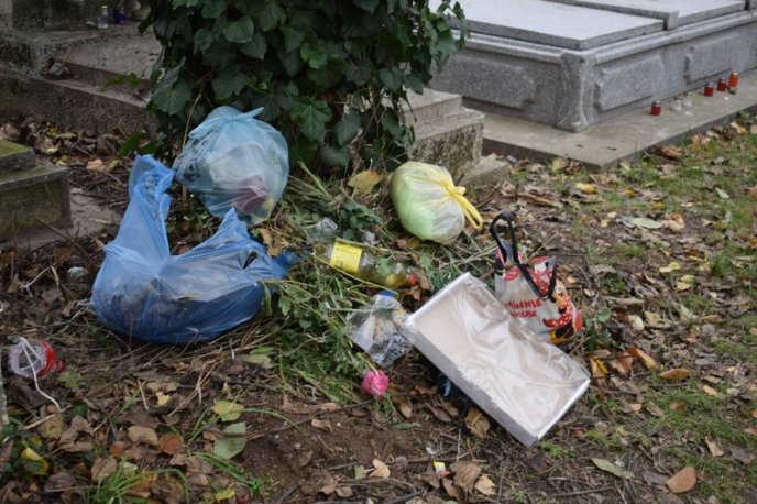 Гори сміття: як виглядає кладовище після Дня пам’яті – 05