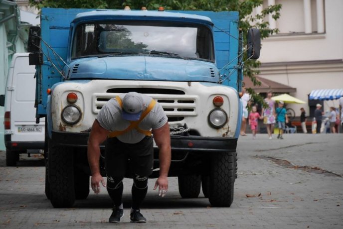 В Ужгороді під дощем змагались силачі – 05 В Ужгороді під дощем змагались силачі – 05