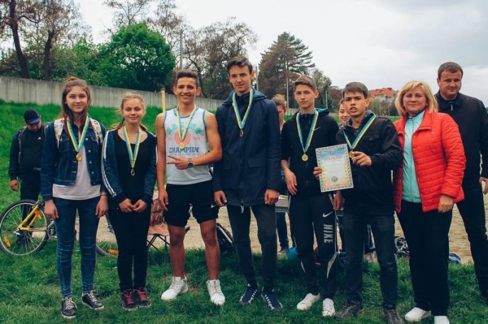 Мукачівські школярі плавали на катамаранах та рятували людей – 13