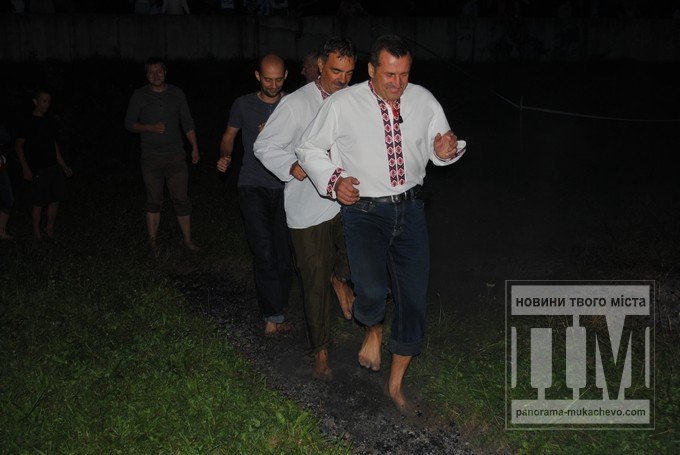 Завершилась сьогоднішня святкова програма у Мукачеві вуглеходінням (ФОТОРЕПОРТАЖ) – 12