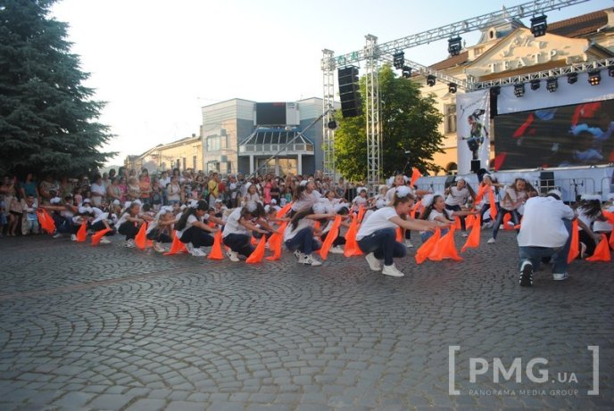 У Мукачеві шоу-балет "Сучасник" відзначив свій 30-річний ювілей святковим концертом – 10