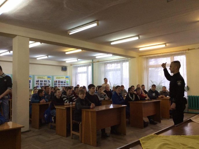 Патрульні поліцейські поспілкувались із учнями Мукачівського аграрного ліцею – 03