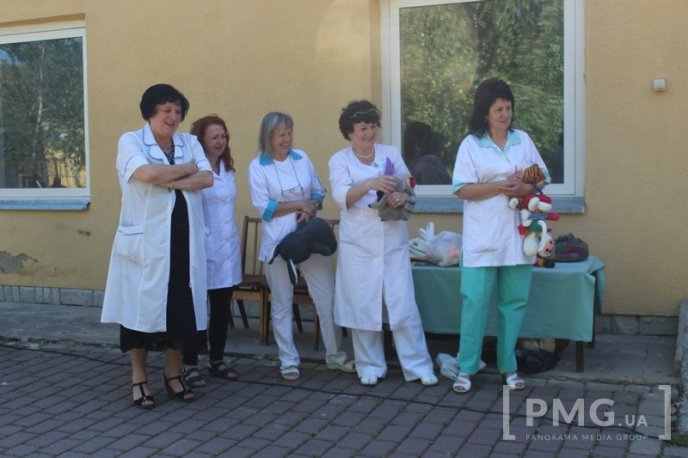 Студенти МКТЕК влаштували свято дітям, які лікуються у Закарпатській дитячій лікарні – 01