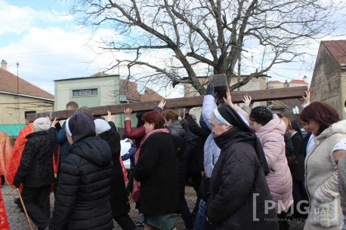 У Мукачеві вірники пройшли Хресну дорогу – 03