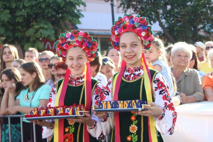 У Мукачеві нагородили випускників-медалістів – 13