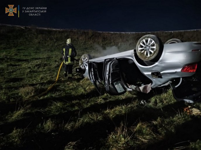 Авто кілька разів перекинулось і загорілось: в області сталась ДТП – 03