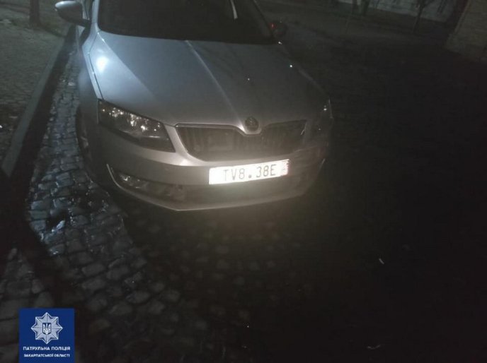 У Мукачеві Skoda врізалась у Peugeot: винуватець ДТП втік – 03 У Мукачеві Skoda врізалась у Peugeot: винуватець ДТП втік – 03