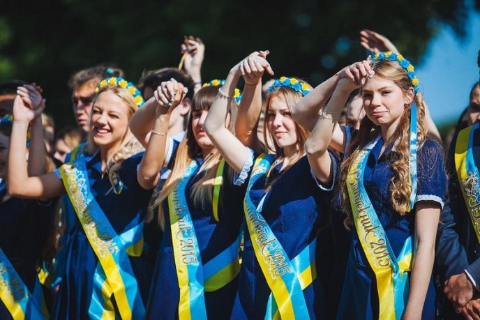 В Ужгородській ЗОШ №3 відлунав останній дзвінок (ФОТО) – 11