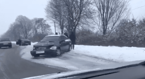 Між селами Іванівці та Клячаново ДТП: одна автівка перекинулась – 01