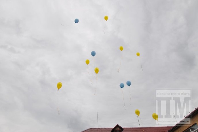 Свято "Останнього дзвоника" зібрало у Мукачівській ЗОШ №7 багато гостей (ФОТОРЕПОРТАЖ) – 38