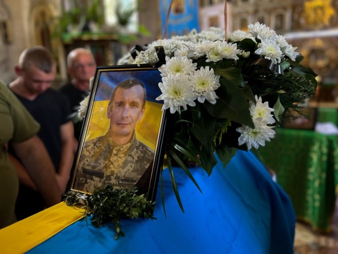 У Мукачівській ТГ поховали воїна, який загинув у жовтні 2022 року – 01 Фото — Мукачівська міська рада